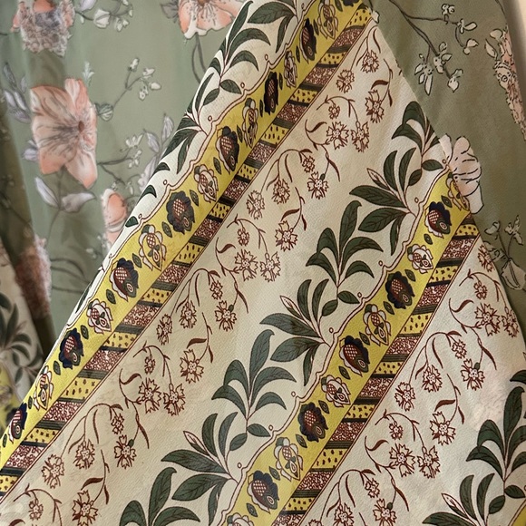 Umgee--Mixed Floral Print Short Sleeve Open Front Kimono size M/L - Picture 4 of 7